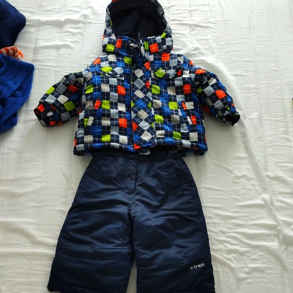 12 month baby snowsuit + mommy bag for free - Picture 1 of 11